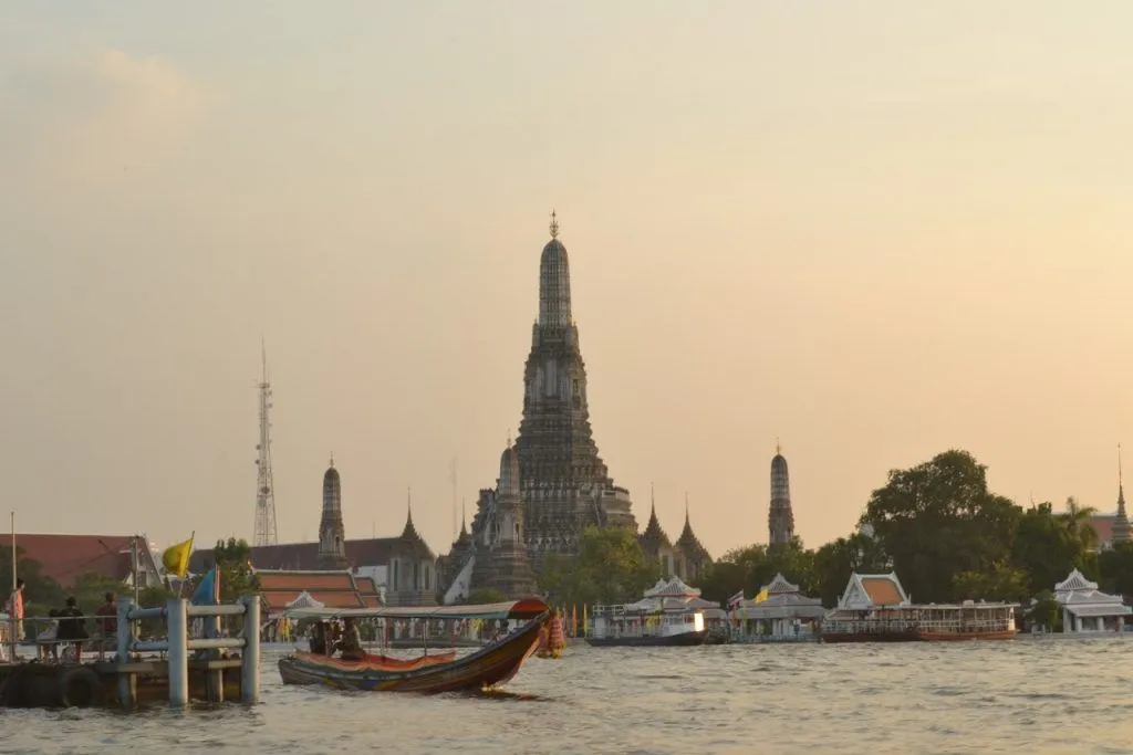 vistas del wat arun