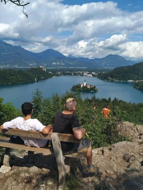 Qué ver en Eslovenia en 7 días mirador Ojstrice en lago Bled
