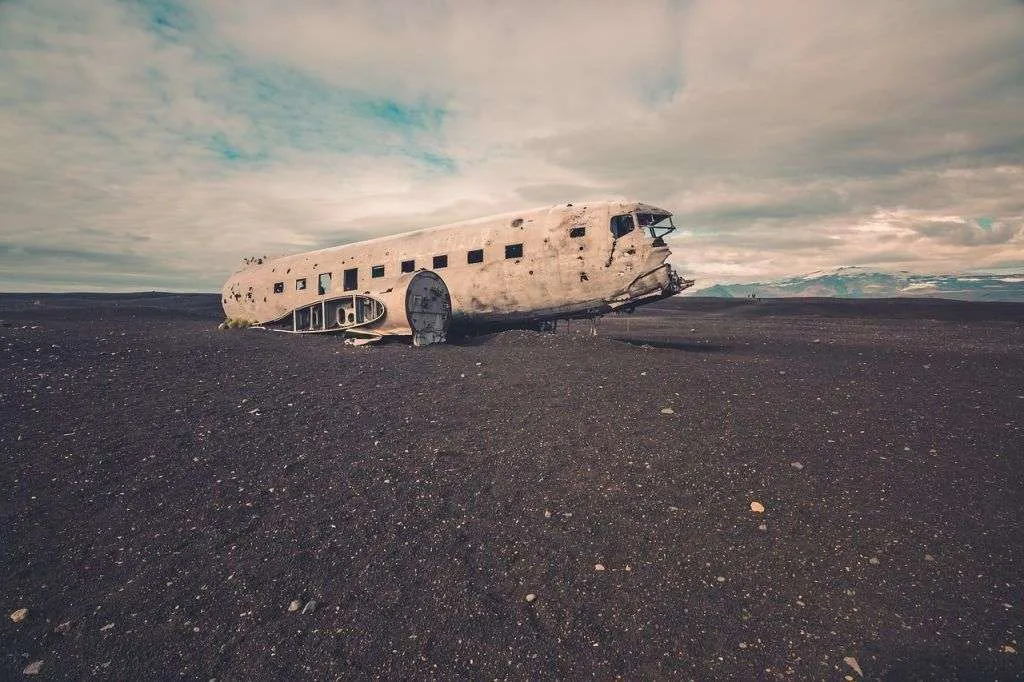 que ver en Islandia en 4 dias avion estrellado