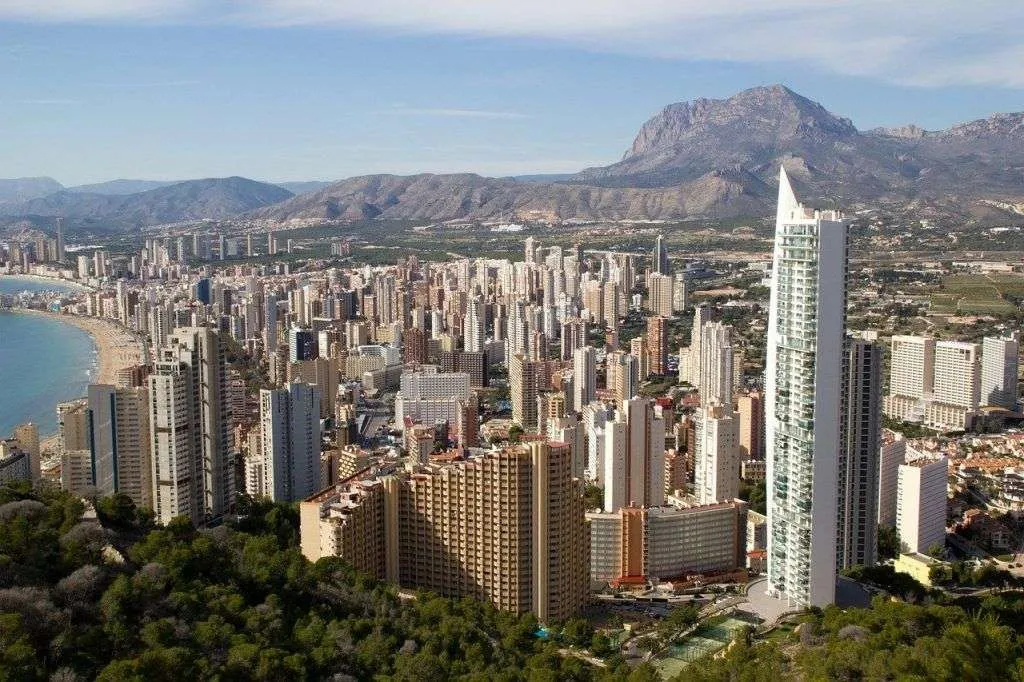 Vistas desde el mirador de la Cruz en Benidorm