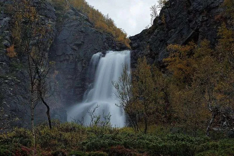 que ver en finlandia cascada fiellu
