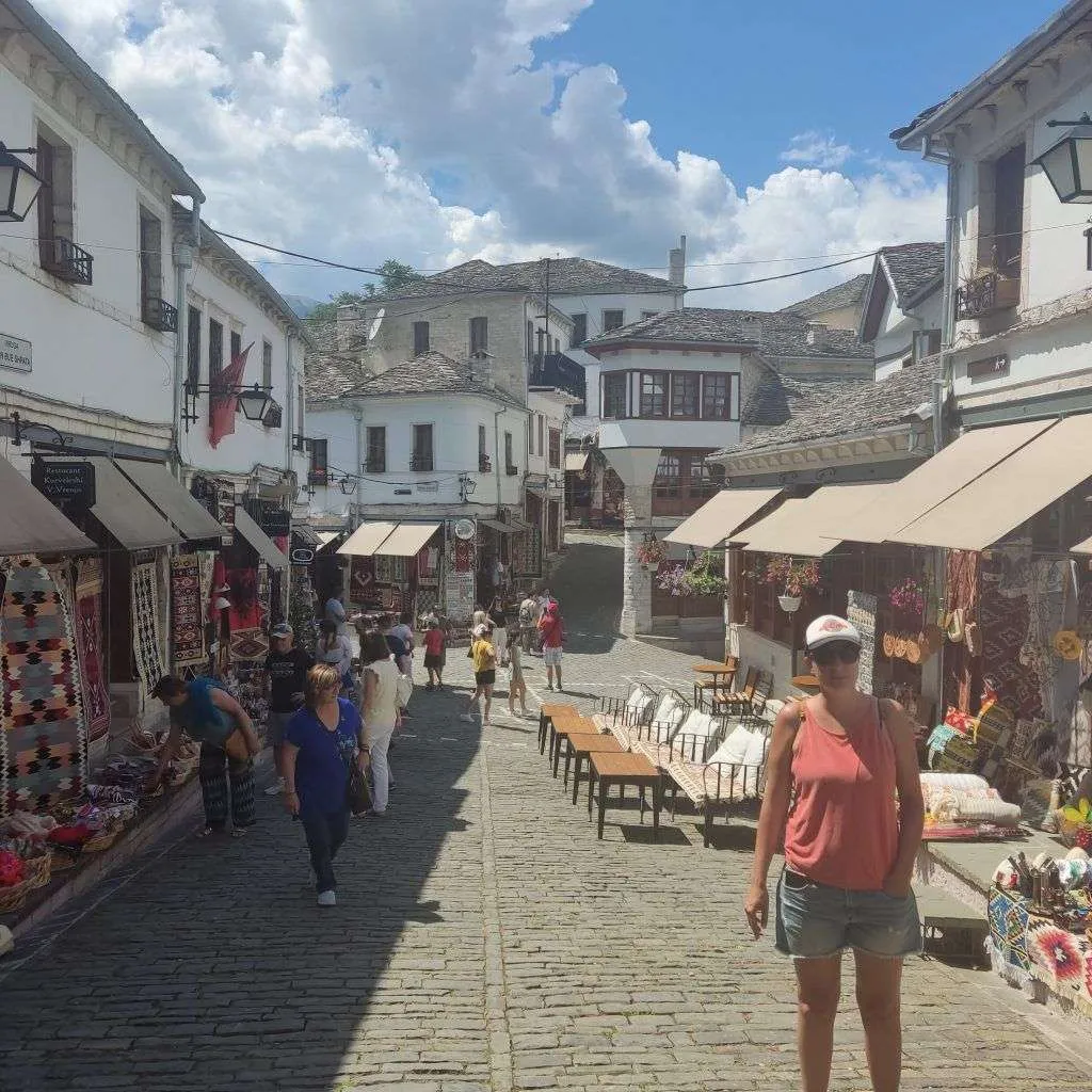 que ver en albania bazargjirokastra