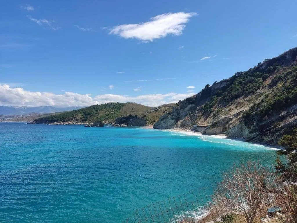 Pulëbardha Beach